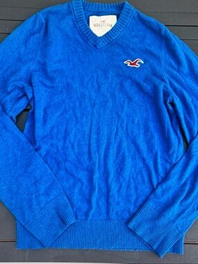 Hollister Women's V-Neck Sweater in Bright Blue with Logo